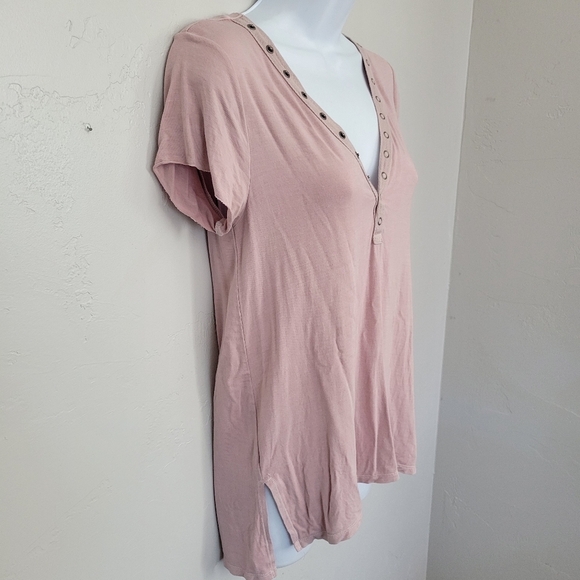 American Eagle Women's Small Soft & Sexy T Baby Pink Snap Button V-neck Cutout - Picture 3 of 8